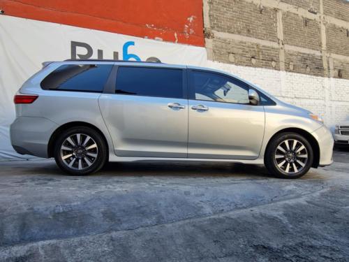 Toyota Sienna NII Parcial Bullet Modelo 2019 37,315 kms. $950,000.00