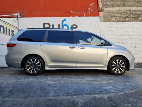 Toyota Sienna NII Parcial Bullet Modelo 2019 37,315 kms. $950,000.00