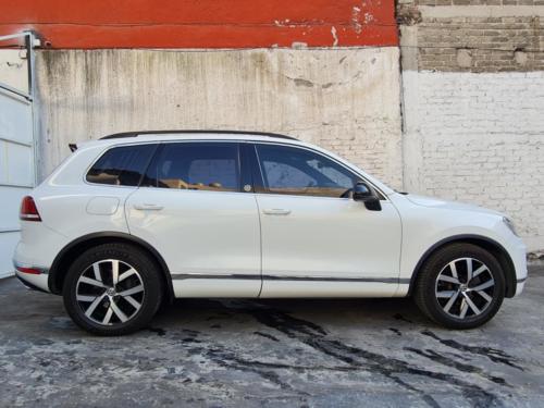 Volkswagen Touareg NIII+ Centur Modelo 2018 117,953 kms. $990,000.00